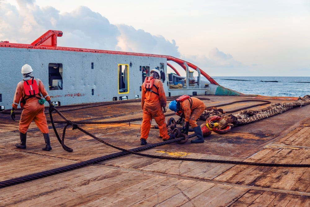 vessel-crew-preparing